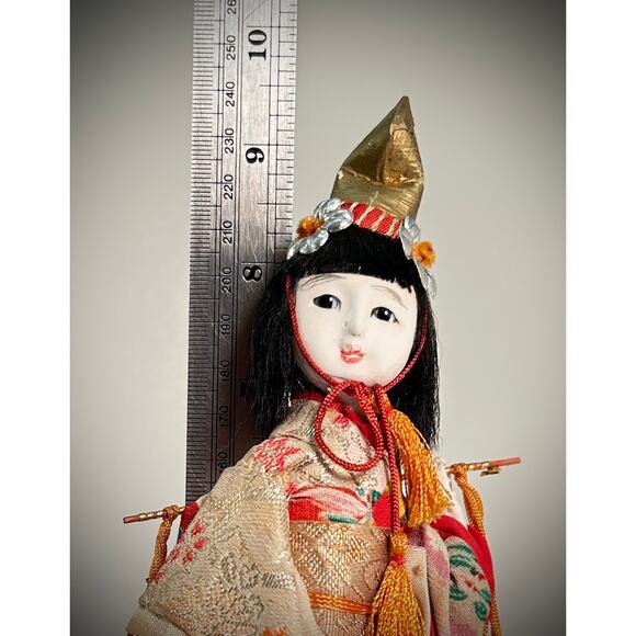 Geisha Doll Figurine - Glass Eyes, Silk Kimono, Japan - 9.5 inch 60’s souvenir - Picture 3 of 5